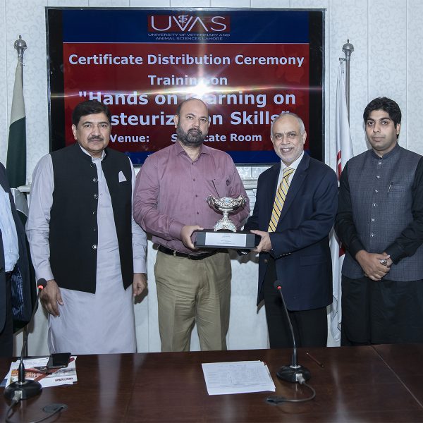 5-day training course for livestock officers on  ‘Learning Technologies of Pasteurized & Flavored Milk’ completes at UVAS